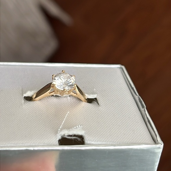 6.5, 10K Y Gold and Solitary White Zircon Ring